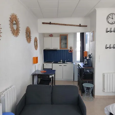 Les Vagues - Et Falaises Au Centre D'etretat Étretat