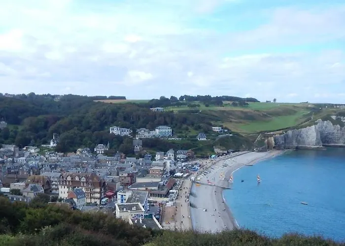 Les Vagues - Et Falaises Au Centre D'etretat