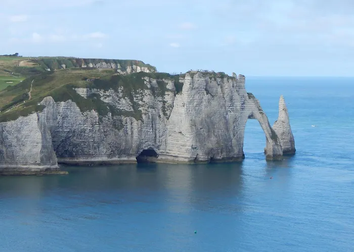 Les Vagues - Et Falaises Au Centre D'etretat * Étretat